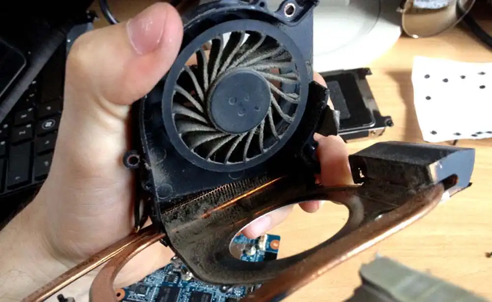 Чистка ноутбука HP от пыли в Краснообске | Замена термопасты